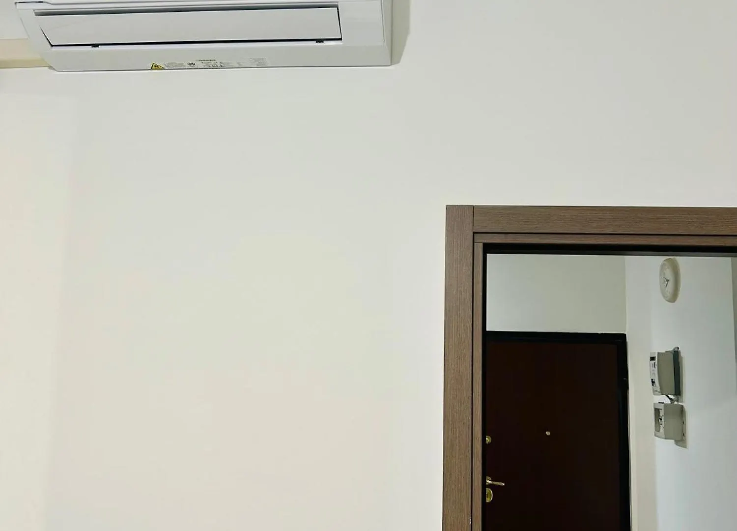 Chiara Guest House 18 - M4 Metro Blu Milan Apartment